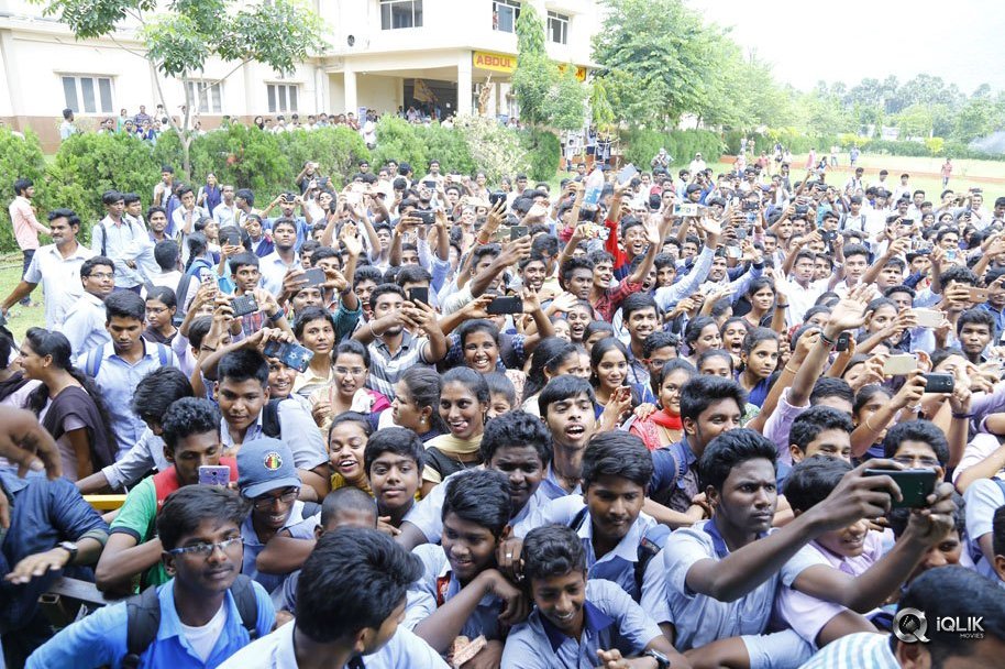 Yuddham-Sharanam-Team-at-Vizag-CEC-College